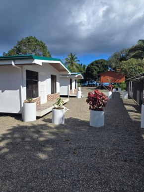 Casa Trogon 2BDRM AC 50M to the Beach